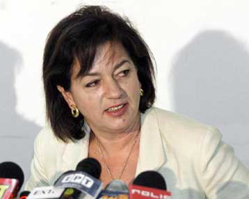 Από την Τετάρτη οι αιτήσεις για τη σύνδεση αυθαιρέτων με τα δίκτυα ΔΕΗ και ύδρευσης