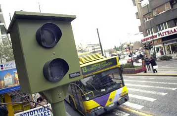 Σε ρόλο «σκιάχτρου» οι κάμερες στους λεωφορειόδρομους, ελλείψει χρημάτων για… φιλμ