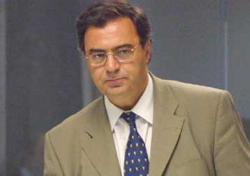 «Επαγρύπνηση» για ελλείμματα και παροχές συνιστά στην Ελλάδα ο Πέδρο Σόλμπες