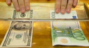 Σε απόσταση ενός σεντ από το ιστορικό υψηλό η ισοτιμία ευρώ/δολαρίου