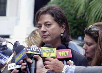 Με εντολή της Β.Παπανδρέου αρχίζει την Πέμπτη η κατεδάφιση αυθαιρέτων