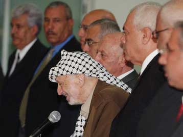 Καρδιακό επεισόδιο είχε ο Αραφάτ, σύμφωνα με τον Guardian – Διαψεύδουν συνεργάτες του