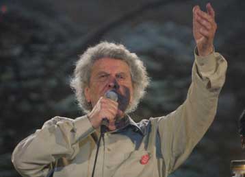 Προσφορά του Μίκη Θεοδωράκη ο ύμνος για την εθνική Ελλάδας ποδοσφαίρου