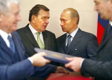 Σύμπνοια Μόσχας και Βερολίνου για το Ιράκ και τη Μέση Ανατολή διαπιστώνει ο Σρέντερ