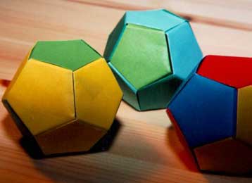 Το Σύμπαν είναι πεπερασμένο και μοιάζει με μπάλα ποδοσφαίρου, υποστηρίζει ερευνητής