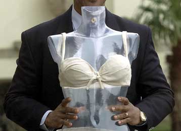 Έξυπνο σουτιέν ακροάζεται την καρδιά και καλεί το 166