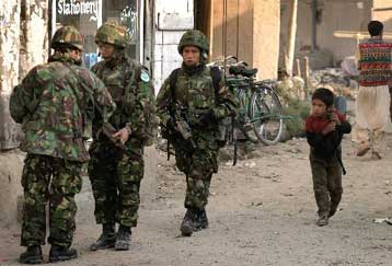 «Εύθραυστη» εκεχειρία τερματίζει τις συγκρούσεις αντίπαλων πολεμάρχων στο Αφγανιστάν