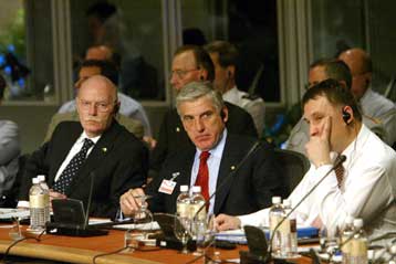 Την ανάγκη πολιτικής συναίνεσης για τις αποφάσεις στο ΝΑΤΟ υπογράμμισε ο Γ.Παπαντωνίου