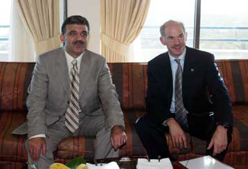 Τη ματαίωση των ελληνικών και τουρκικών ασκήσεων ανακοίνωσαν Παπανδρέου – Γκιουλ