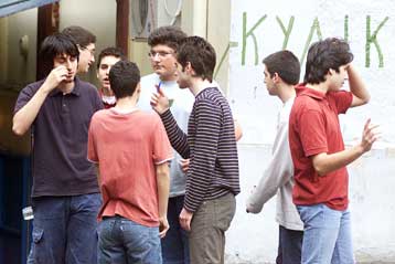 Μαθητής του γυμνασίου Λαυρίου τραυμάτισε με μαχαίρι δύο συμμαθητές του