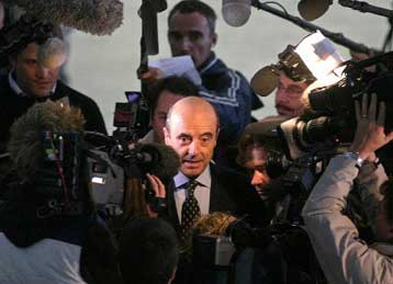 Οκτάμηνη ποινή φυλάκισης με αναστολή ζητούν οι Γάλλοι εισαγγελείς για τον Αλέν Ζιπέ