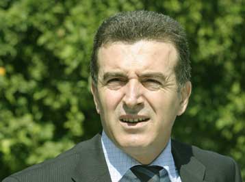 Στο ΠΑΣΟΚ δεν είμαστε αλάνθαστοι ούτε θαυματοποιοί, τονίζει ο Μιχάλης Χρυσοχοΐδης