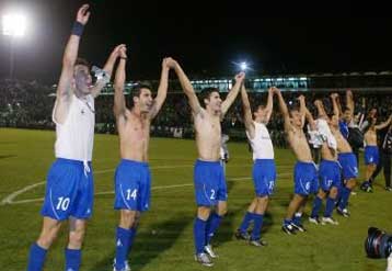 Πριμ «μαμούθ» στους διεθνείς για το θρίαμβο της πρόκρισης