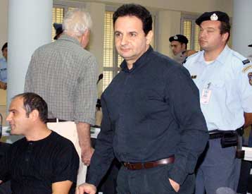 Την απαλλαγή του Β.Τζωρτζάτου για συγκεκριμένα αδικήματα ζητά ο συνήγορός του