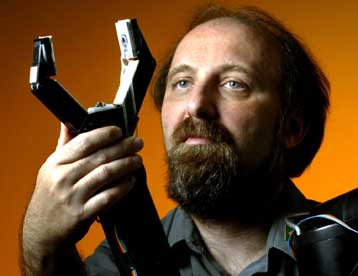 Ρομποτικός βραχίονας «νευροπροσθετικής» μεταφράζει τις σκέψεις σε πράξεις