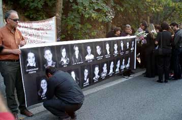 Τρισάγιο στα Τέμπη στη μνήμη των 21 αδικοχαμένων μαθητών από το Μακροχώρι Ημαθίας