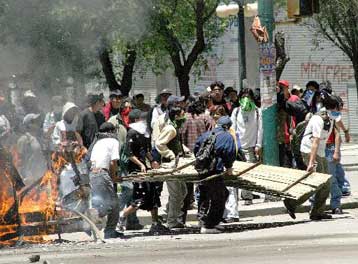 Δεκατέσσερις νεκροί σε νέες βίαιες αντικυβερνητικές διαδηλώσεις στη Βολιβία