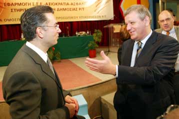 Για υποκρισία κάνει λόγο η αντιπολίτευση, σχολιάζοντας την ομιλία Σημίτη στην ΚΟ