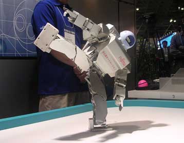 Ρομπότ με ταλέντο στις πολεμικές τέχνες παρουσιάζονται στην Ιαπωνία