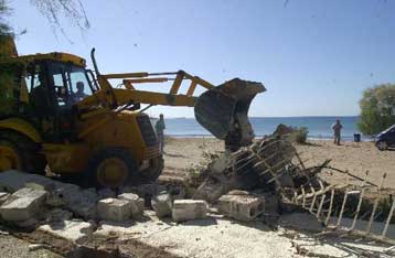 Δύο προσφυγές στο ΣτΕ κατά της κατεδάφισης αυθαιρέτων στη λεωφόρο Αθηνών – Σουνίου