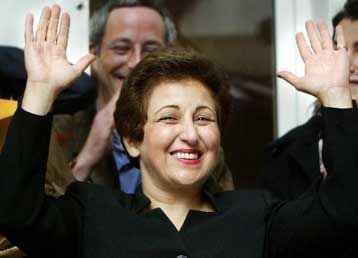 Χιλιάδες κόσμου υποδέχθηκαν στο Ιράν την βραβευθείσα με το Νόμπελ Ειρήνης Σ.Εμπαντί