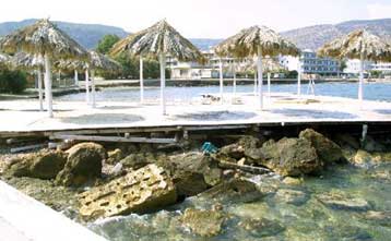 Κατεδαφίσεις αυθαιρέτων στο Πόρτο Ράφτη από τα συνεργεία της νομαρχίας Ανατ.Αττικής