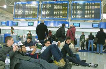 Πρόστιμα στις αεροπορικές εταιρείες για καθυστερήσεις πτήσεων και υπερβολικές κρατήσεις