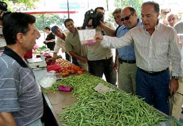 Συνεχίζεται η ένταση στις λαϊκές αγορές με τις «κόντρες» εποπτών – πωλητών
