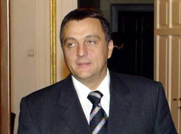 Με αντικείμενο την πρόωρη προσφυγή στις κάλπες συνεδριάζει το σερβικό κοινοβούλιο