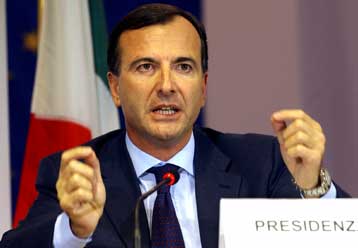 Συμβιβαστική πρόταση για το Σύνταγμα θα εκπονήσει η ιταλική προεδρία της ΕΕ