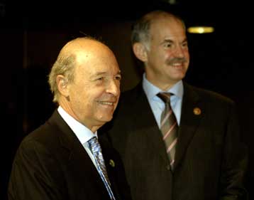 Τη θέση της Ελλάδας για το Σύνταγμα της ΕΕ παρουσίασε στη Σύνοδο Κορυφής ο Κ.Σημίτης