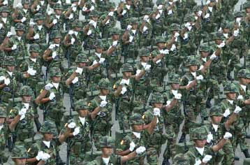 Με επίδειξη της πυρηνικής αποτρεπτικής της ισχύος προειδοποιεί η Βόρειος Κορέα