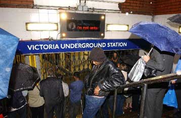 Εκτροχιασμός συρμού στο μετρό του Λονδίνου χωρίς θύματα