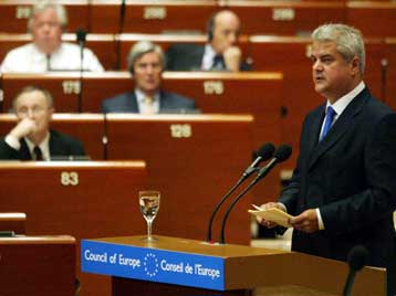 Δημοψήφισμα στη Ρουμανία για την υιοθέτηση ή μη του νέου Συντάγματος