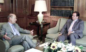 Στο 7,8% η διαφορά της ΝΔ από το ΠΑΣΟΚ σύμφωνα με νέα δημοσκόπηση