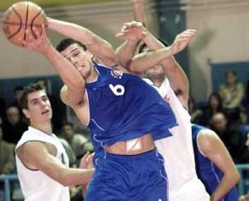 Με εκτός έδρας νίκες παρέμειναν στην κορυφή Πανελλήνιος και Ολύμπια Λ.