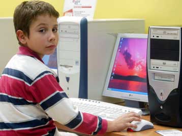 Ουραγός στην Ευρωπαϊκή Ένωση παραμένει η Ελλάδα στη χρήση Internet