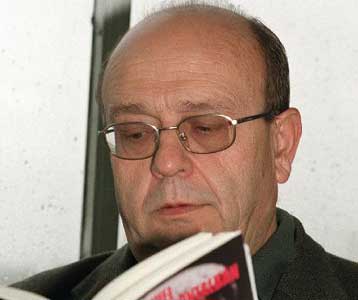 «Έφυγε» ο Καταλανός συγγραφέας Μανουέλ Βάσκεθ Μονταλμπάν