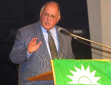 Σκληρή επίθεση Πάγκαλου στον πρωθυπουργό για την παραίτηση Λαλιώτη