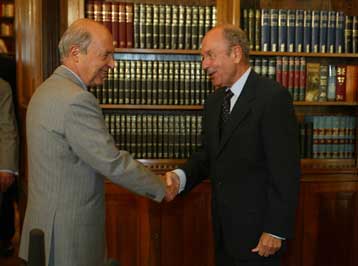 Είναι νωρίς για ημερομηνία εκλογών, δήλωσε ο Κώστας Σημίτης