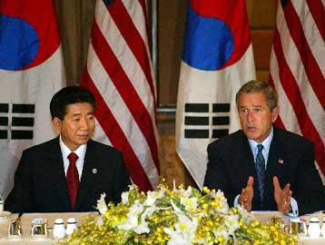 Δοκιμή πυραύλου από τη Βόρειο Κορέα επισκίασε τη σύνοδο κορυφής του APEC