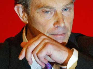 Στα πρωθυπουργικά του καθήκοντα επιστρέφει από την Τρίτη ο Τόνι Μπλερ