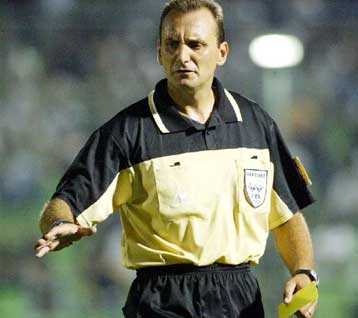 Ο Μπριάκος σφυρίζει το ντέρμπι ΑΕΚ-Ολυμπιακού