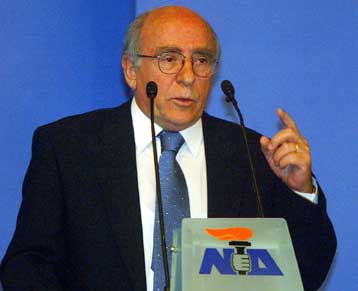 Υπέρ των ίσων αποστάσεων στη διαμάχη ελλαδικής Εκκλησίας και Φαναρίου τάσσεται η ΝΔ