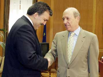 Σημαντική χρονιά το 2004 για το Κυπριακό, τόνισε ο Κ.Σημίτης στον Τούρκο ΥΠΕΞ