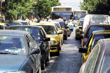 Έντονα κυκλοφοριακά προβλήματα στο κέντρο της Αθήνας λόγω συγκεντρώσεων διαμαρτυρίας