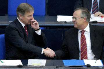 Προς τα κάτω αναθεώρησε η γερμανική κυβέρνηση τις προβλέψεις για το ΑΕΠ 2003-2004