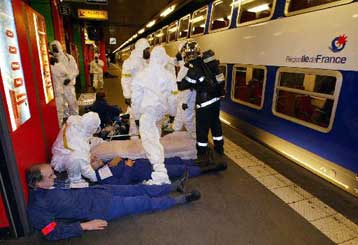 Ασκηση ετοιμότητας στο μετρό του Παρισιού για την αντιμετώπιση χημικής επίθεσης