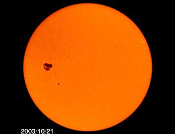 Ισχυρή γεωμαγνητική καταιγίδα αναμένεται να πλήξει τη Γη την Παρασκευή