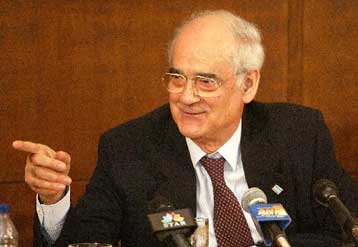 Αποφασιμένος να εφαρμόσει το νέο κανονισμό για τα αιτήματα άρσης ασυλίας ο Κακλαμάνης